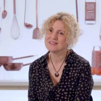 Две прекрасни жени - Марианна и Ирина, в надпревара за престилка