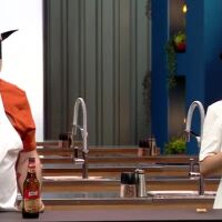 Хоби готвачите дегустират авторско пиво, което са създали заедно chef Таралежков и главният технолог на 