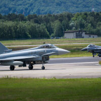 Готов ли е Източният фланг за война с Русия? Генерал на НАТО настоява за ключова инфраструктура, но проектът стига до Румъния