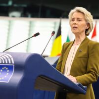 Урсула фон дер Лайен: Авоарите на Русия ще останат блокирани, тя трябва да спре войната и да изплати репарации на Украйна