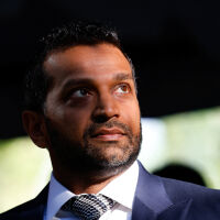 Шефът на ФБР посети Китай, за да разговаря за фентанила