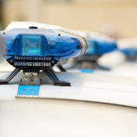 Дрогиран шофьор мина на червено, излетя от пътя и "се приземи" пред болница в Бургас 