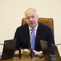 Кабинетът &quot;Желязков&quot; пред шести вот на недоверие
