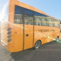 „Бил е с крак на спирачката“: Шофьор почина зад волана на ученически автобус