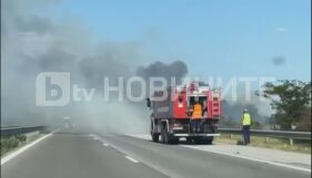 Голям пожар на магистрала „Тракия“ (ВИДЕО)