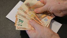 Минималната работна заплата, определяна по новите правила, ще бъде между 670 и 680 евро