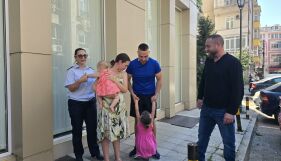 „Моля те, дишай, дишай“: Спасеното 6-месечно бебе от полицаи в Пловдив е получило тежка алергична реакция