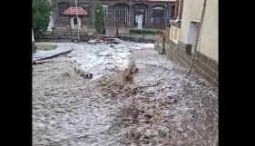 След бурята: Рязко се вдигна нивото на Стара река, залети са имоти. Затвориха пътя Пещера-Батак