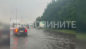 Улиците станаха реки за минути:  Мощна буря с градушка и гръмотевици връхлетя София (ВИДЕО и СНИМКИ)