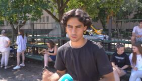 Американец превърна баскетболното игрище във Видин в класна стая по английски