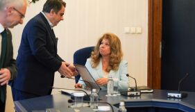 Асен Василев и Николай Денков връчиха на президента Йотова петиция за вето на Бюджет 2026