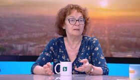 Коларова: Румен Радев обслужва руския патриарх. Гафът е равностоен на онова голо рамо и кръстосания крак
