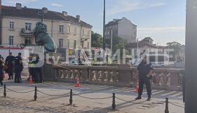 Хвърлиха мъж от Лъвов мост, загина на място (СНИМКИ)