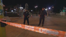 Мъжът, хвърлен от Лъвов мост: Задържаха трима. Свидетел разказва, че се скарали за 10 евро