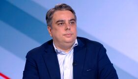 Асен Василев: Бюджетът не става за чеп за зеле. Правата се замразяват, а се вдига това, което хората плащат