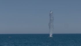 Туристи откриха останки от дрон в Черно море, плажът е отцепен