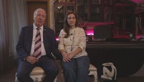 Кандидат-президентите отварят врати: В дома на Александър Томов и неговото семейство