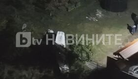 Кадри от дрон показват останките от самолета, разбил се в двор край Плевен (ВИДЕО)