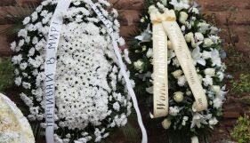 Семейство и приятели се сбогуваха за последно със Слави Бинев (СНИМКИ)