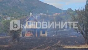 Голям пожар във вилна зона край Сливен: Задействаха BGAlert (ВИДЕО)