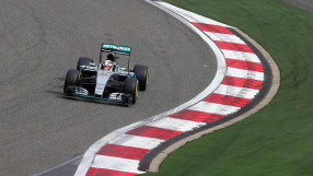 Летящ Хамилтън в първия ден на Шанхай