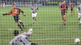 Бербатов срещу Буфон в Шампионска лига - 13 години по-късно (ВИДЕО)