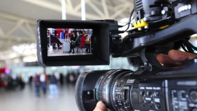 За трудния път от летището до новата спирка, свързваща метрото с железопътната мрежа