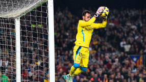 Вратар за малко да закопае Севиля, шампионът в Лига Европа оцеля (ВИДЕО)