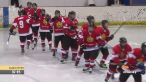 Българин тренира и учи хокей в Канада