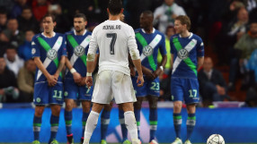 Кристиано Роналдо с изненадващ помощник при прекия свободен вчера