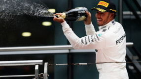 Хамилтън триумфира в Китай