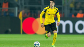 Марк Бартра с нарязана ръка от счупените стъкла на автобуса