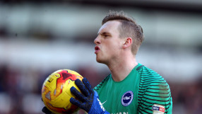 Страж не опази вратата от... себе си (ВИДЕО)