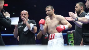 Осем българи подгряват Тервел Пулев във Виена