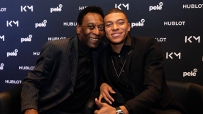 Минало и бъдеще: Пеле и Мбапе в един кадър