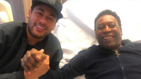 Пеле се сбогува със семейство и приятели (ВИДЕО)