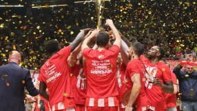 След нахлуване на фенове и провокации, 