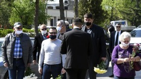 Десетки си взеха последно сбогом с волейболната легенда Тодор Симов (СНИМКИ)