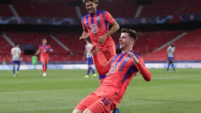 Английски голове приближиха 