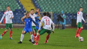 Мач срещу световния шампион слага край на серията от контроли за 