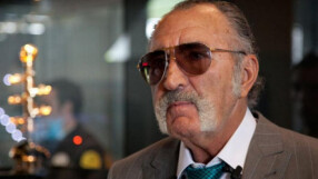 Румънският милиардер, който разбира от тенис и харесва женски крака 