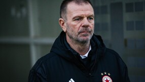 БФС наказа Стойчо Младенов, може да пропусне дербито с 
