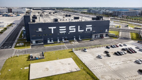 Пазарната стойност на Tesla падна под 1 трилион долара