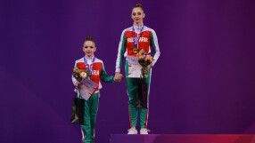 Златните момичета: Ръка за ръка през поколенията