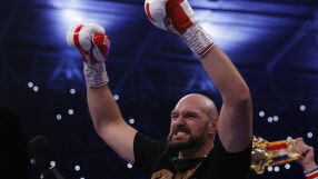 Тайсън Фюри скърби за кралицата и мълчи за Антъни Джошуа