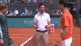 Битка с яйца вместо хвърляне на монета на финала в Белград