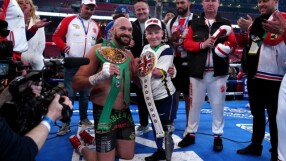 Момчето, което заслужи шампионския колан на Тайсън Фюри 