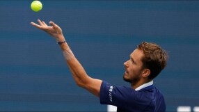 Медведев се завърна към тренировките