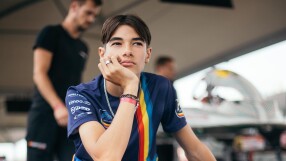 Никола Цолов дебютира във Формула 4 с полпозишън 