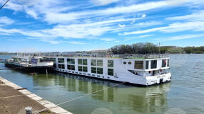 Модерен круизен кораб акостира във Видин